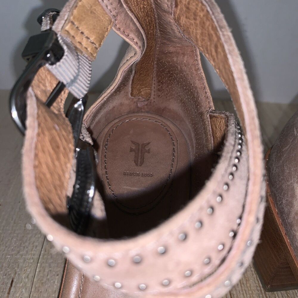 Frye Brielle Western Back-Zip Ankle Strap Beige Suede Studded Heels Women’s 8M - Picture 6 of 16